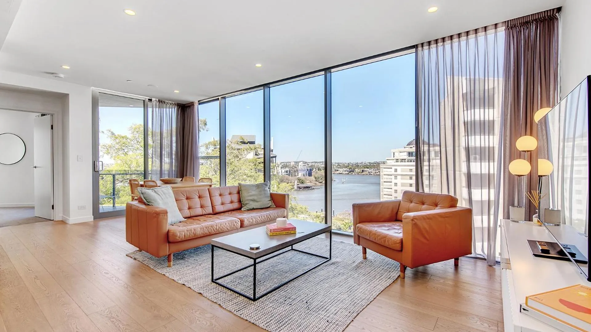 Lovely 2 Bedroom Executive Apartment Brisbane