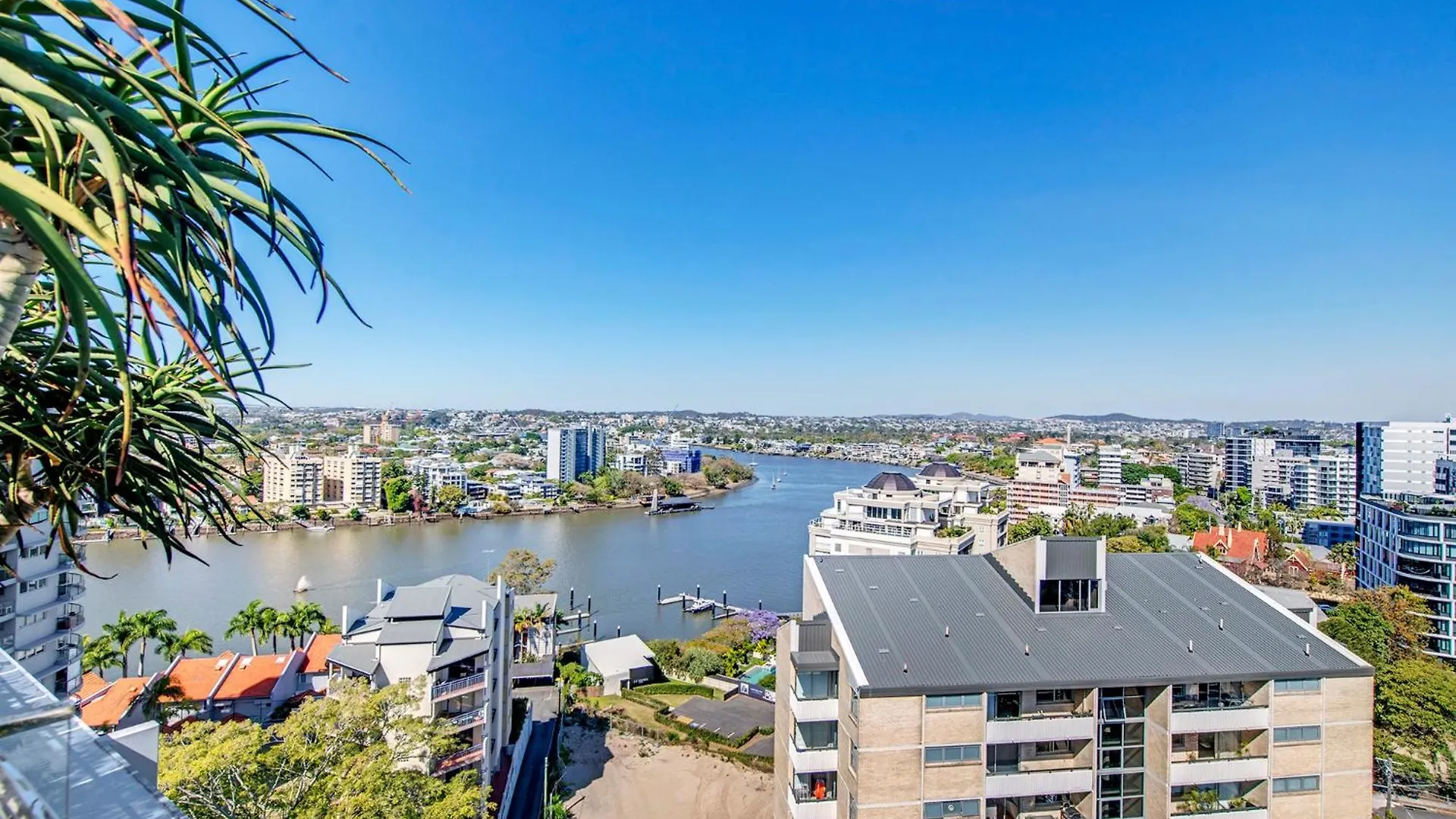 Lovely 2 Bedroom Executive Apartment Brisbane
