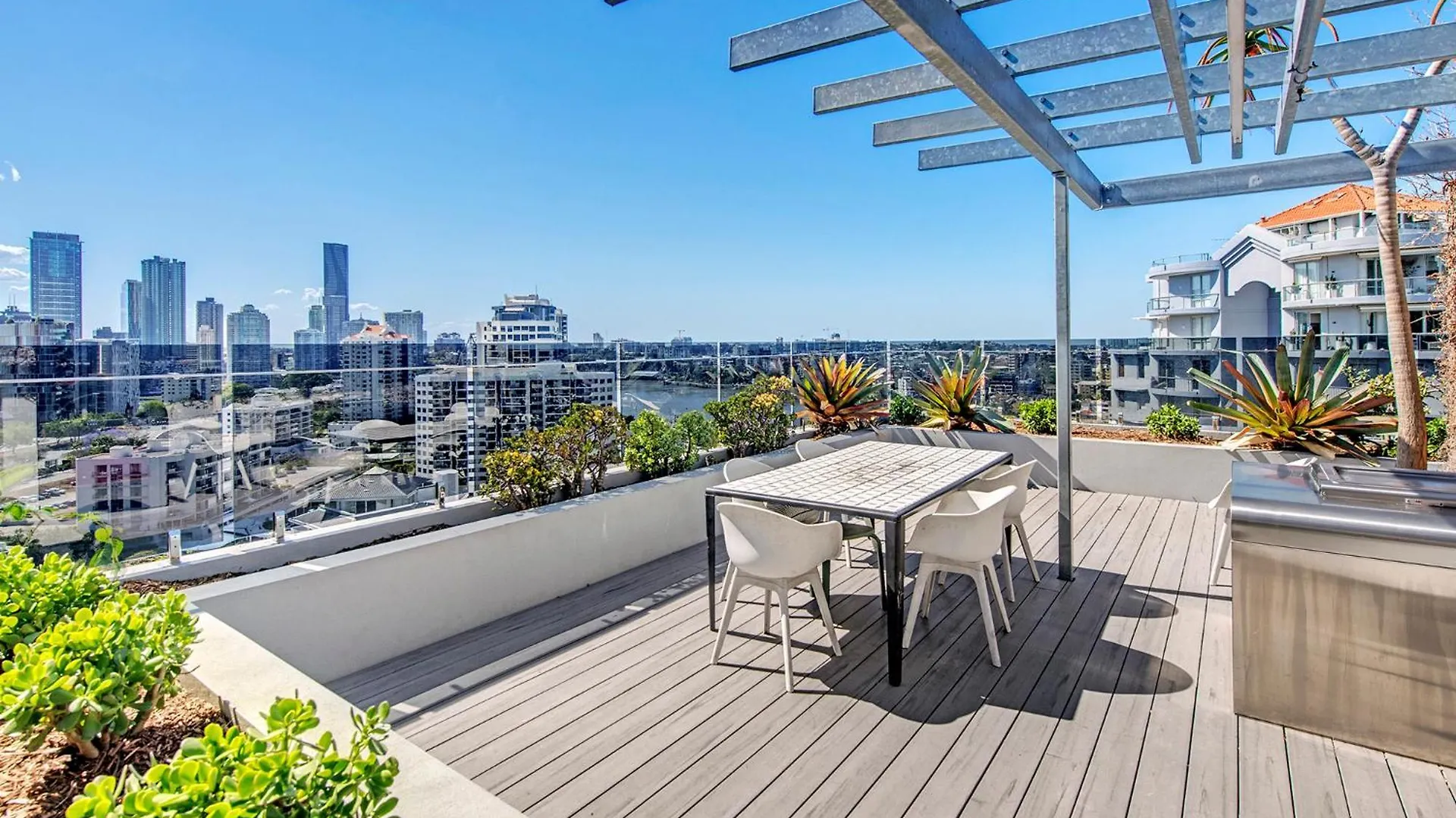 Lovely 2 Bedroom Executive Apartment Brisbane
